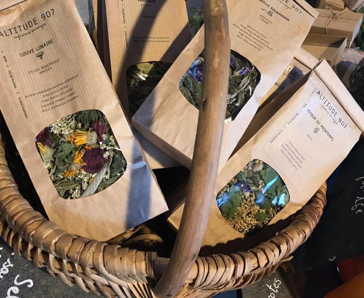 Portrait ou produits de : Altitude 907